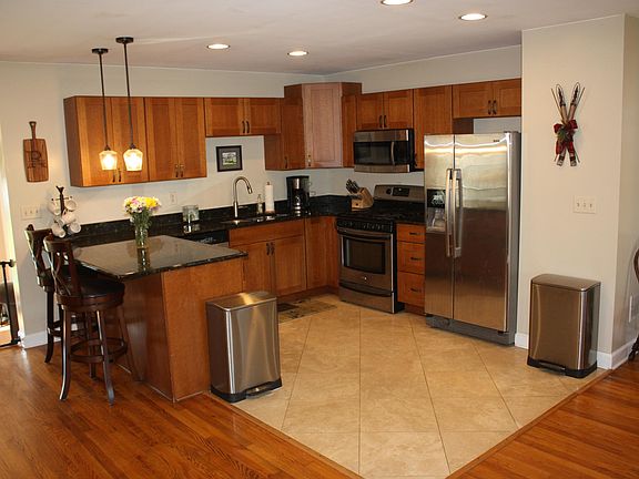 2nd image of 2203 Edgewood Dr