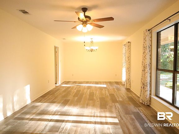3rd image of 1512 Tiffany Ln