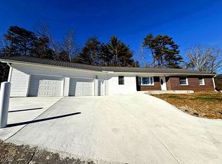 315 E Millers Cove Rd, Walland, TN 37886