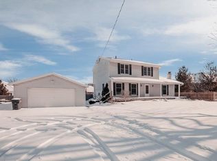 8405 NW Beaver Dr, Johnston, IA 50131