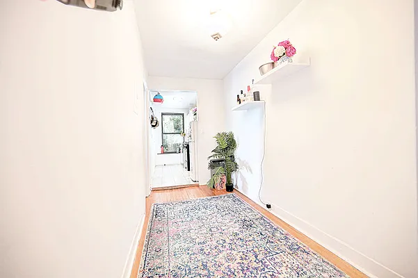 Rented by Urbane Brokerage | media 9