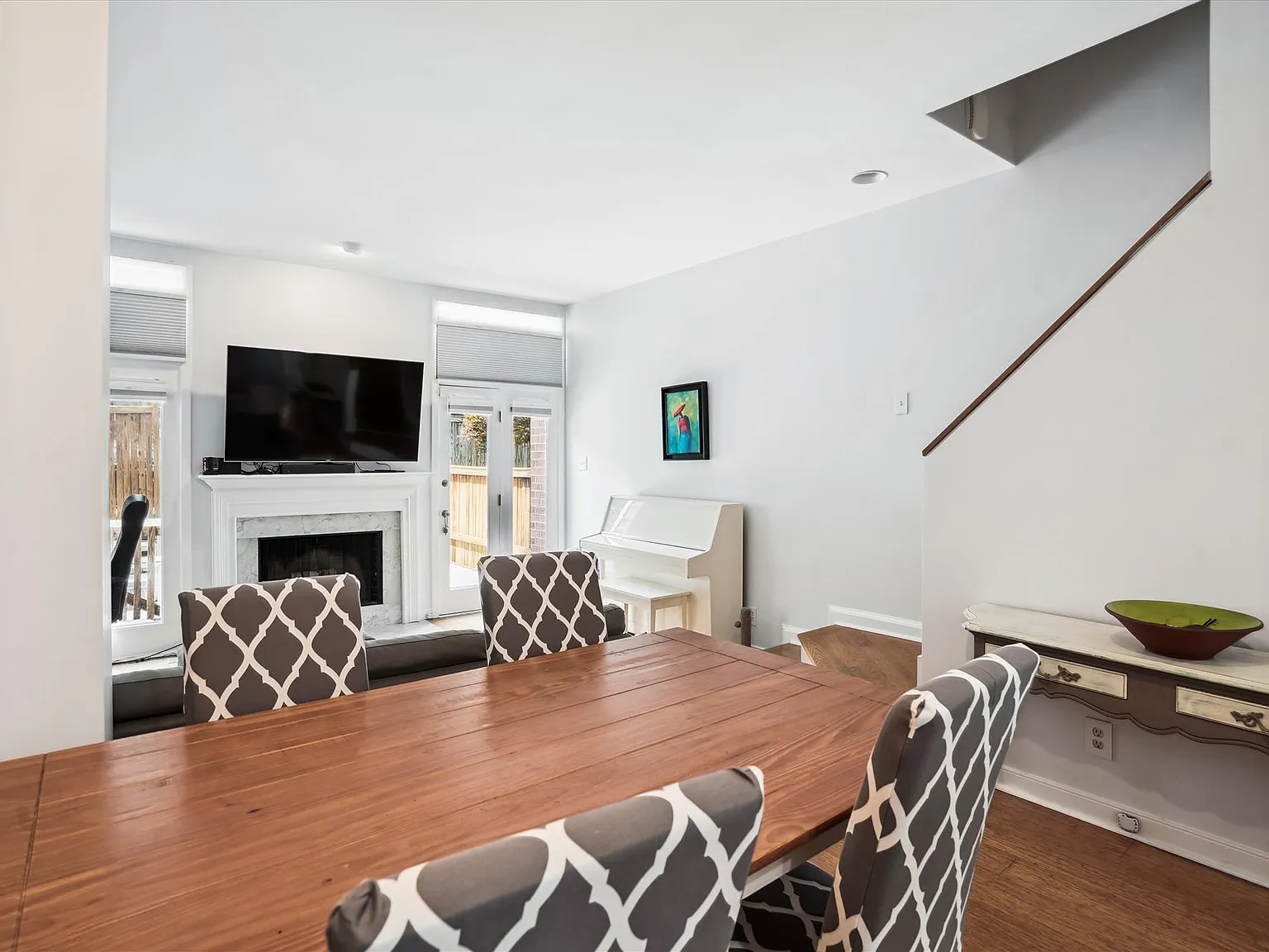 3 bed, 3.5 bath, 1525 sqft, $5,495 — Photo 4