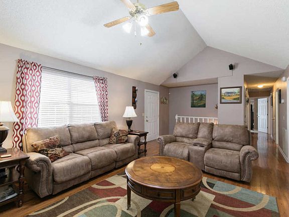 4th image of 2703 Autumn Chase Dr