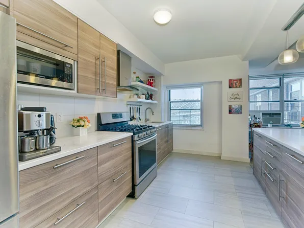 477 Fdr Drive image 1 of 8