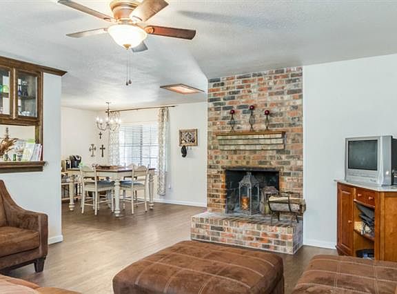 4th image of 406 Heritage Trl