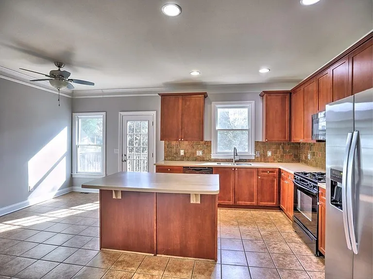 975 Odessa Dr NW — Photo 15