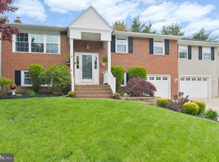 40 Red Leaf Rd, Moorestown, NJ 08057