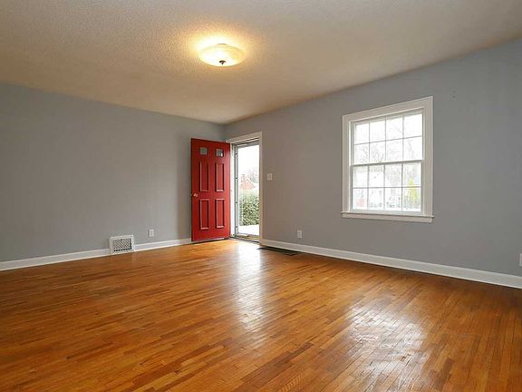 4th image of 1905 E Powell Ave