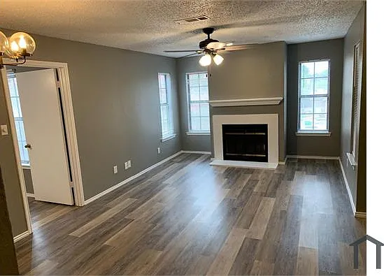 422 Matthews Dr — Photo 1