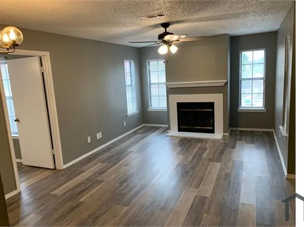 422 Matthews Dr, Arlington, TX 76012