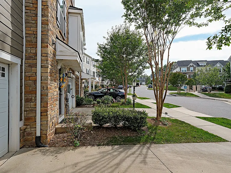 2036 Bethpage Ct — Photo 21