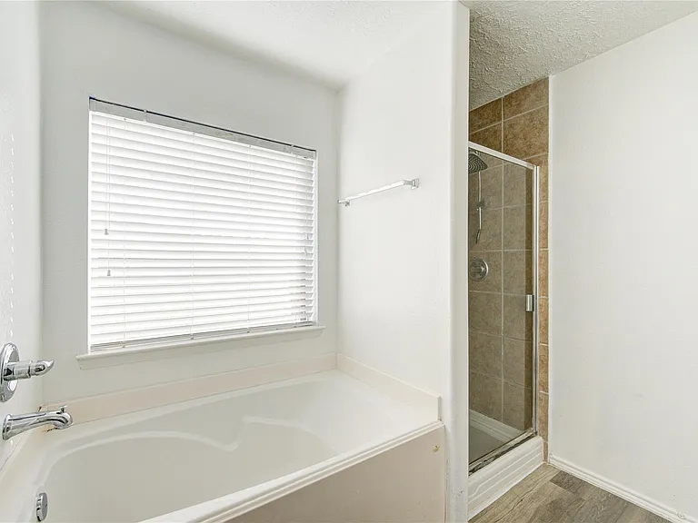 7930 Northfork Hollow Ln — Photo 30