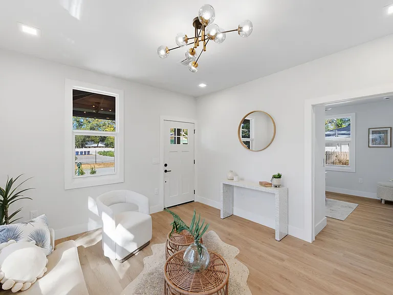 309 E Selma Ave — Photo 5