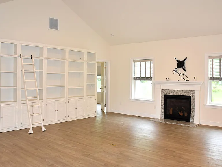 416 Seagull Dr — Photo 3