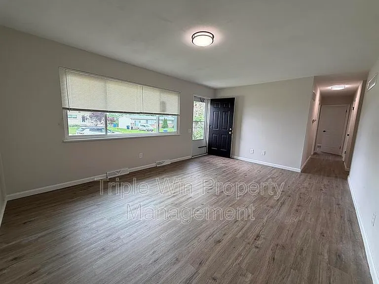 1315 Bobolink Dr — Photo 8