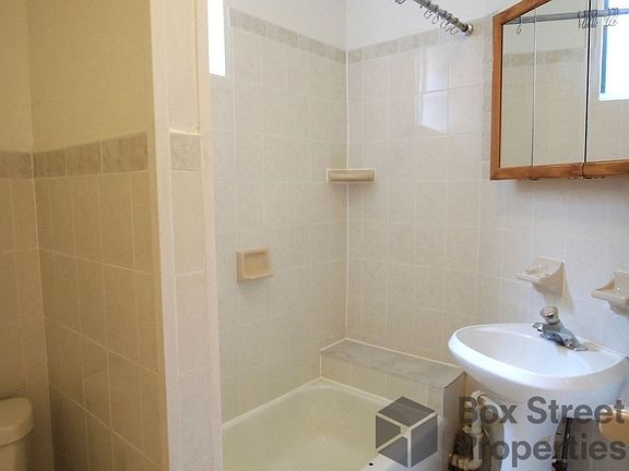 5th image of 274 Nassau Ave APT 3R