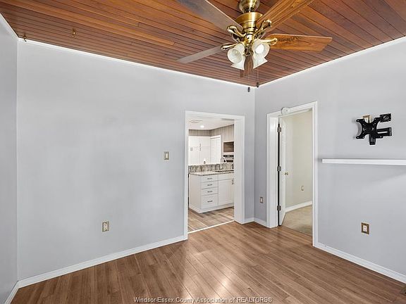 3rd image of 1134 California Ave