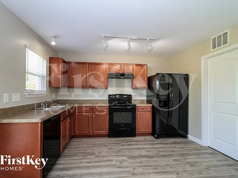 545 Lakewood Glen Ct — Photo 5