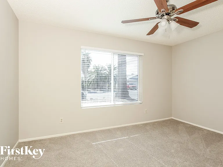 10015 N 65th Ave — Photo 12