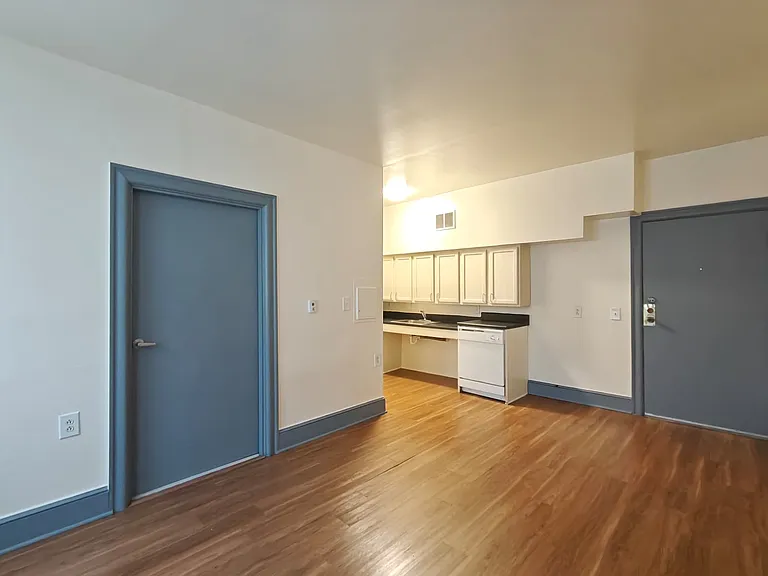 4903 Spruce St #11 — Photo 3