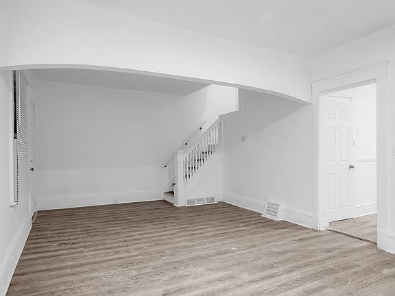 4th image of 1260 E 61st St #B