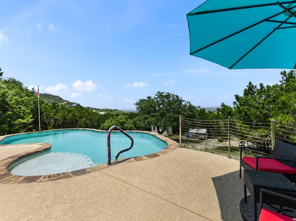 136 LAKERIDGE LOOP, Lakehills, TX 78063