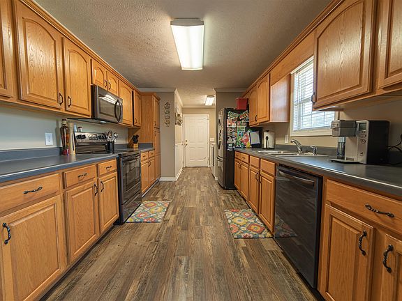 4th image of 156 Coventry Ct