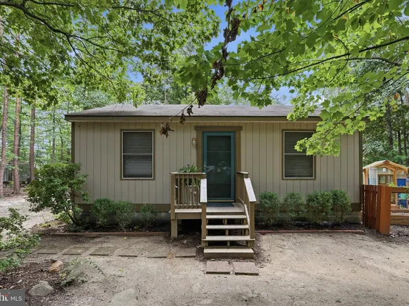 899 Oak Dale Ct, Capon Bridge, WV 26711