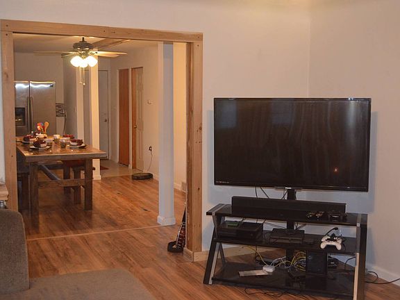 5th image of 215 4th St W