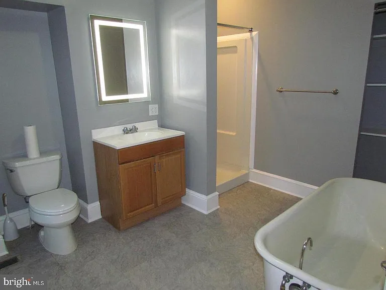 1317 N Walnut St — Photo 15