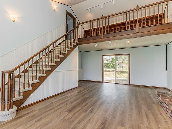 5th image of 8200 N Ravenwood Dr