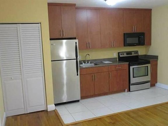 4th image of 8401 Byron Ave APT 8
