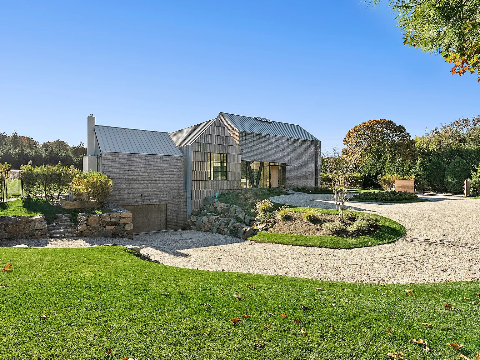 Architectural Masterpiece in East Hampton Village — Photo 3