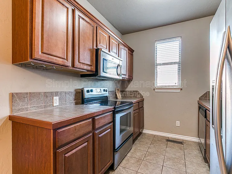 1812 Alameda St #113 — Photo 8