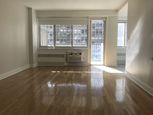 Rented by Silverstreet RE LLC | media 21