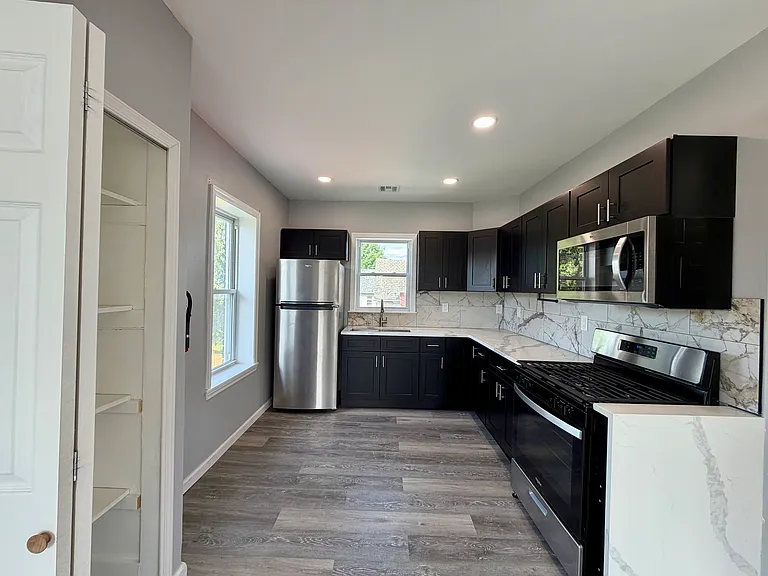 191 Hudson St #2 — Photo 3