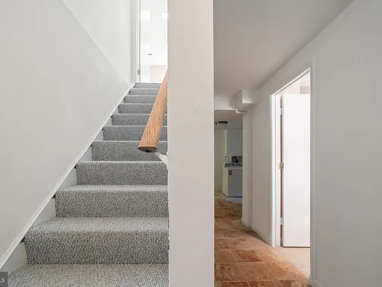 1103 Burwick Dr — Photo 41