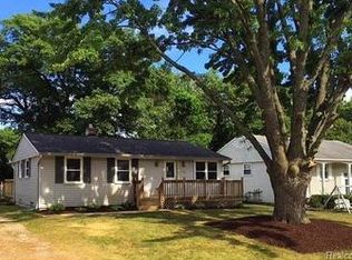 2386 Roselawn St, Wolverine Lake, MI 48390