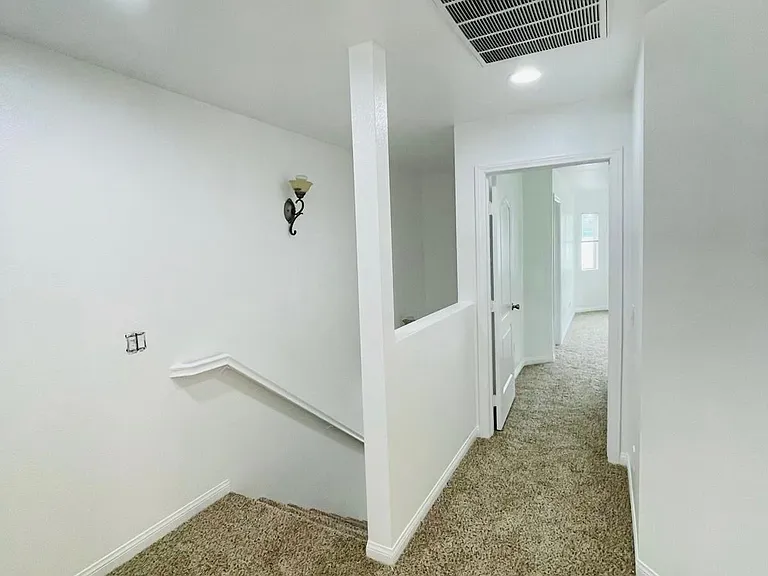 1922 Kelly Ave #2 — Photo 9