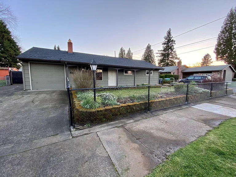 6816 N Rochester St — Photo 21