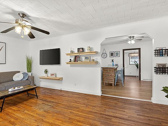 3rd image of 518 Woody Rd