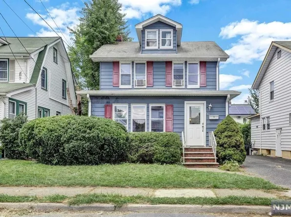 283 Farrant Ter, Teaneck, NJ 07666