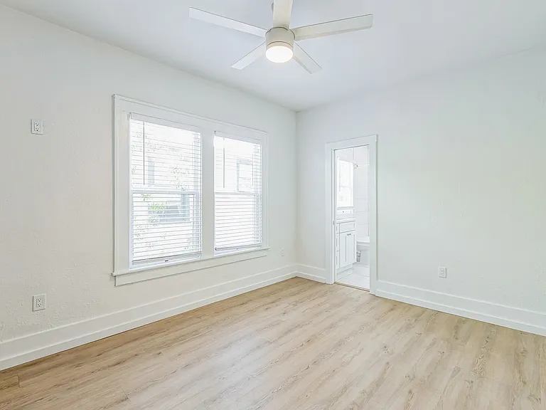 2918 W Bay Vista Ave #4 — Photo 6