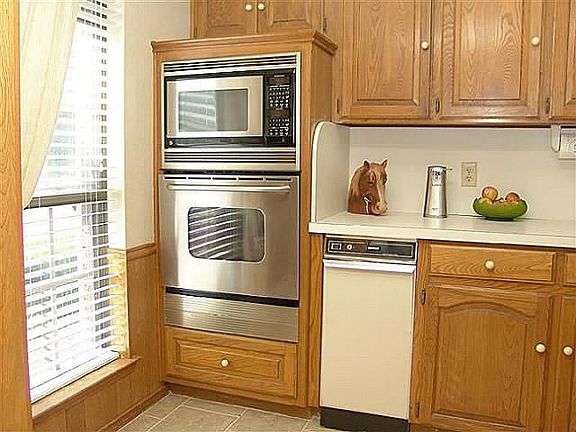 4th image of 2515 Silverthorne Dr