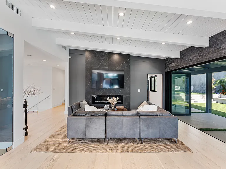 344 Arno Way — Photo 10