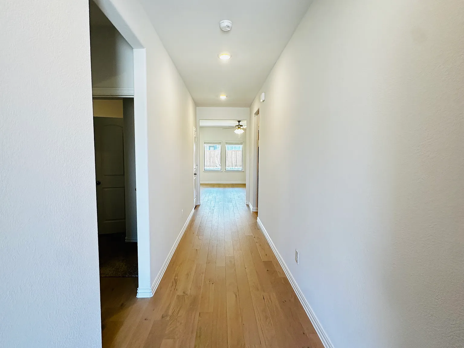 1708 Blackbird Ln — Photo 2