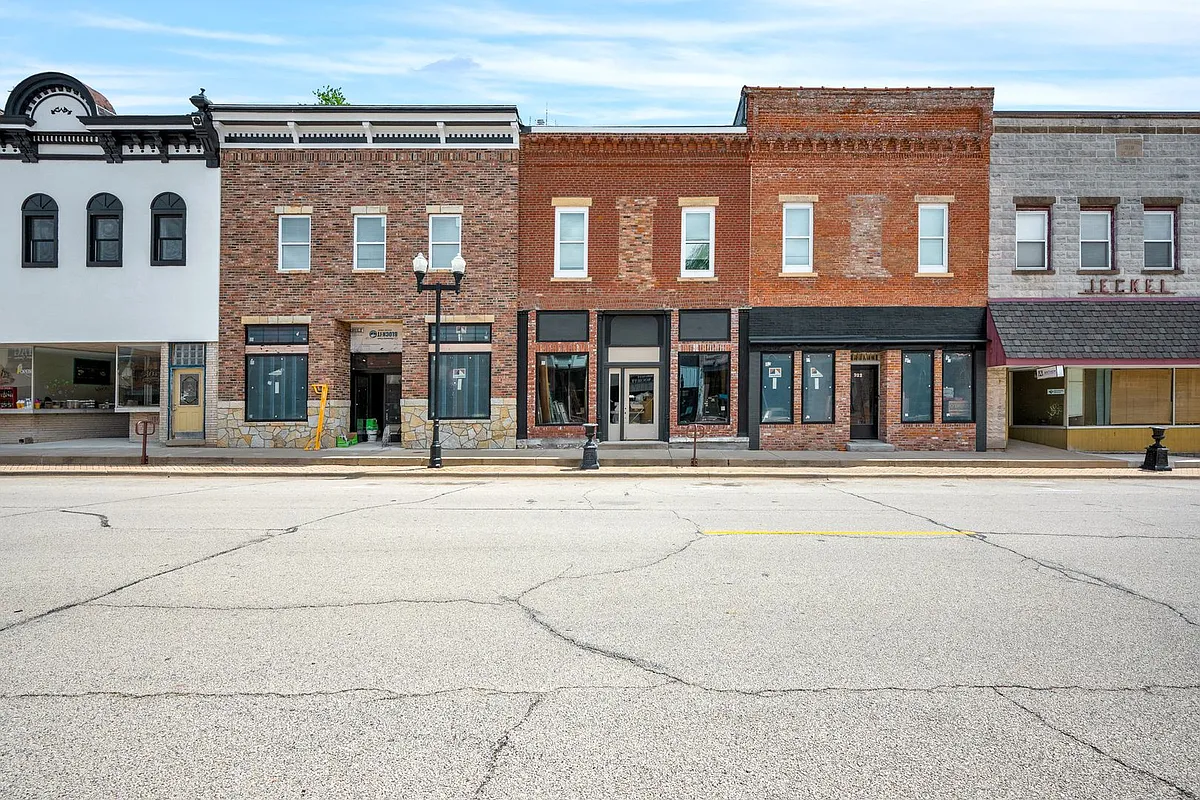 Building Photo - 322 S Locust St #3