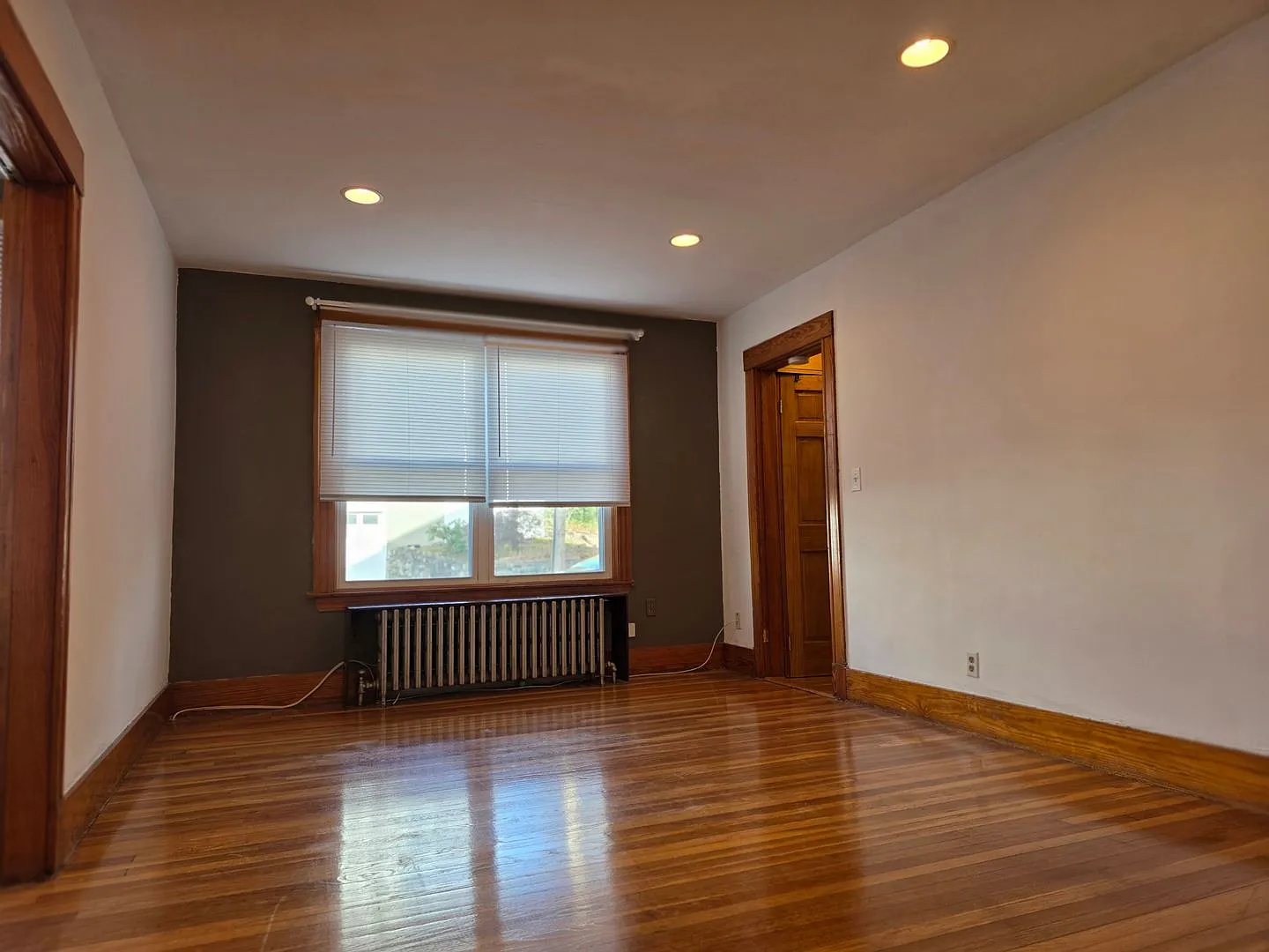 No Brokers Fee, Large Unit is Recently Renovated,2 Full Bathrooms, Backyard, Study Room Porch, La... — Photo 3
