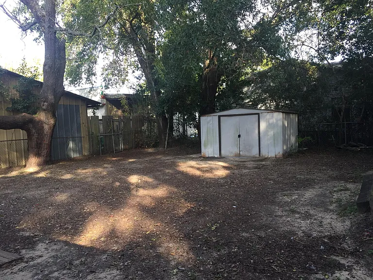 1929 Benton Ave — Photo 6