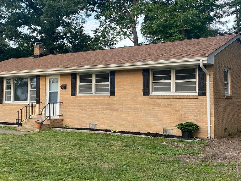 298 Eastwood Dr — Photo 3